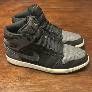Air Jordan 1 Mid Shadows